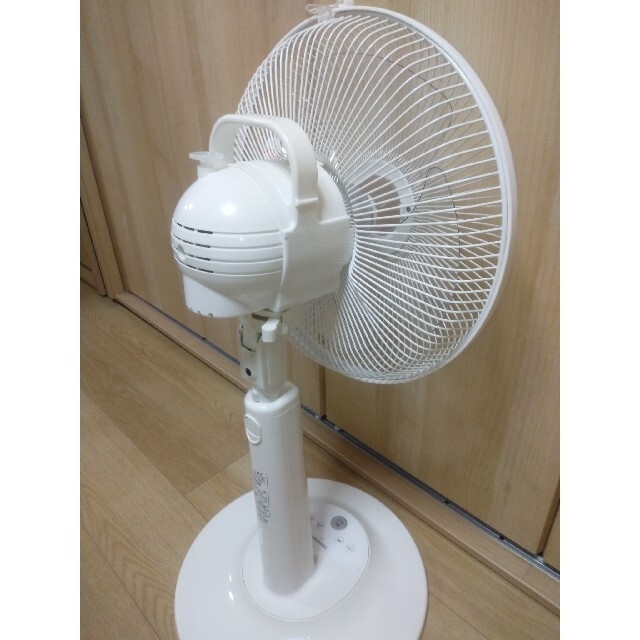 東芝(トウシバ)の東芝 リビング扇風機 2013年製 スマホ/家電/カメラの冷暖房/空調(扇風機)の商品写真