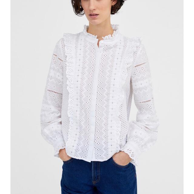 ZARA(ザラ)のZARA フリルブラウス　フリルシャツ　刺繍入りブラウス レディースのトップス(シャツ/ブラウス(長袖/七分))の商品写真