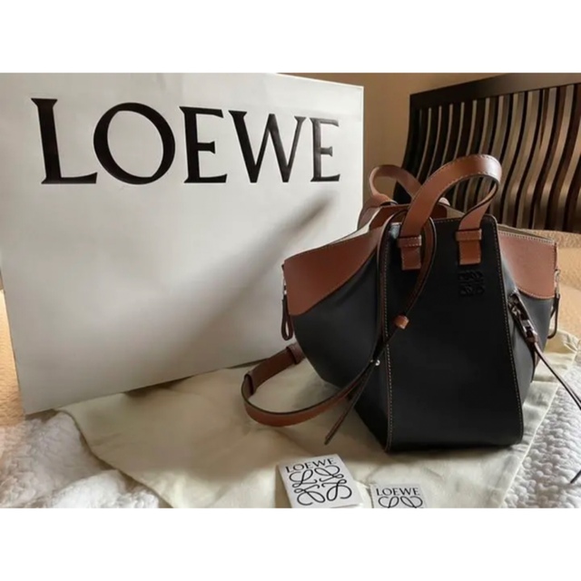 LOEWE(ロエベ)の美品　お値下げ　ロエベ  ハンモックスモール  ショルダー　タン＆ブラック レディースのバッグ(ハンドバッグ)の商品写真