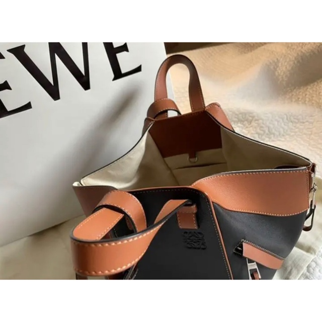 LOEWE(ロエベ)の美品　お値下げ　ロエベ  ハンモックスモール  ショルダー　タン＆ブラック レディースのバッグ(ハンドバッグ)の商品写真