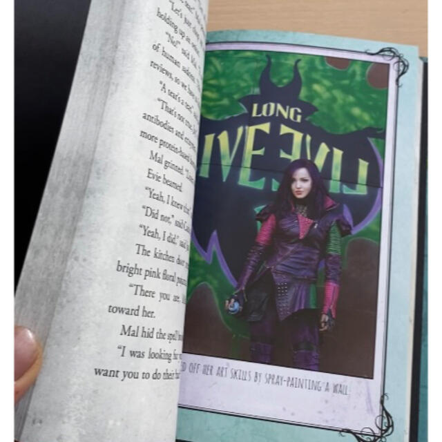 Disney - 洋書 ディセンダント Descendants 1&2 Junior Novel の Disney - 洋書 ディセンダント Descendants 1&2 Junior Novel の