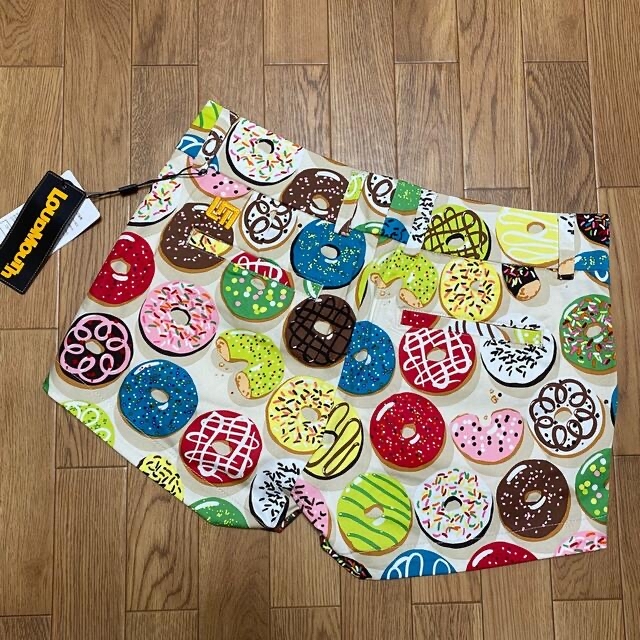 Loudmouth(ラウドマウス)の新品⛳ラウドマウス  総柄  ドーナツ柄  ショートパンツ  レディース スポーツ/アウトドアのゴルフ(ウエア)の商品写真