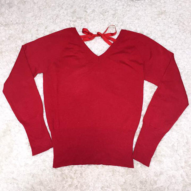 DENNYROSE(デニーローズ)のDENNY ROSE 背中見せ赤リボン ニット長袖 赤 レッド レディースのトップス(ニット/セーター)の商品写真