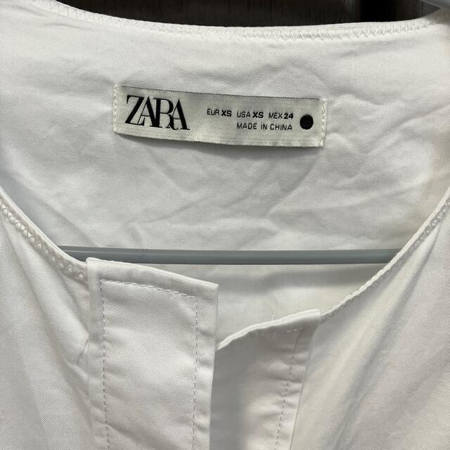 ZARA(ザラ)の白シャツ レディースのトップス(シャツ/ブラウス(長袖/七分))の商品写真