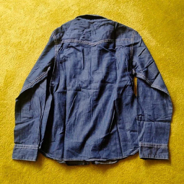 GU(ジーユー)のデニムシャツ　150センチ　男児 キッズ/ベビー/マタニティのキッズ服男の子用(90cm~)(Tシャツ/カットソー)の商品写真