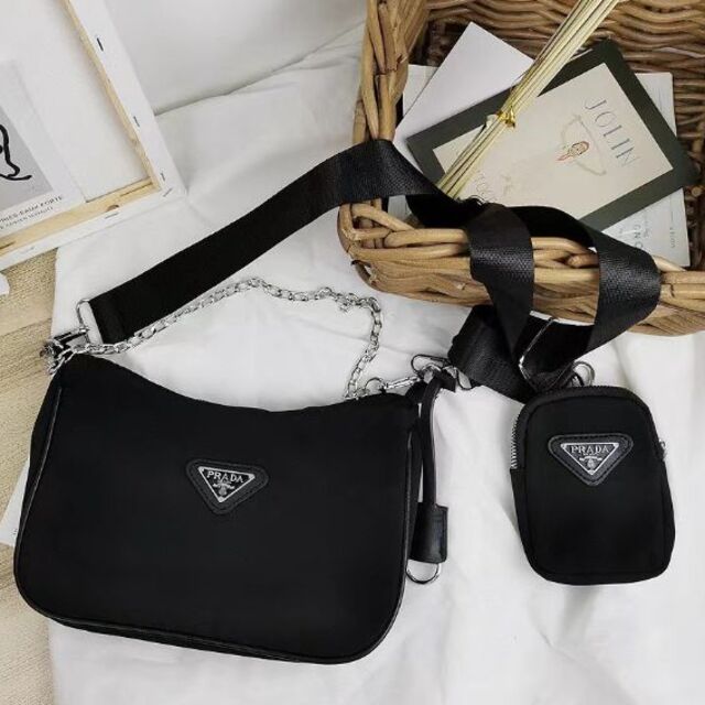 プラダ ノベルティ ショルダーバッグ PRADA!