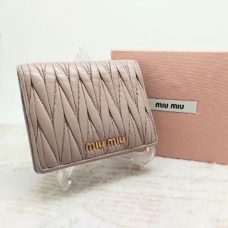 ミュウミュウ(miumiu)の⭐正規品⭐　miumiu ミュウミュウ　折り財布(財布)