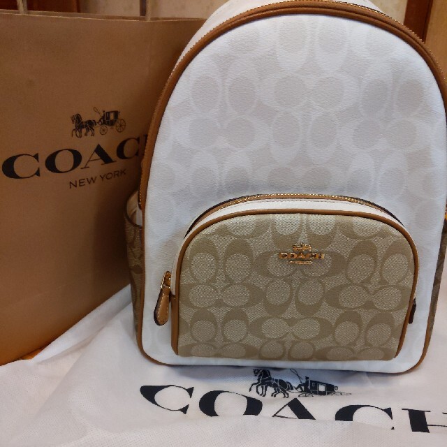 COACH(コーチ)のコーチ　バックパック　ブロックドシグネチャー/グレイシャー　ホワイト レディースのバッグ(リュック/バックパック)の商品写真