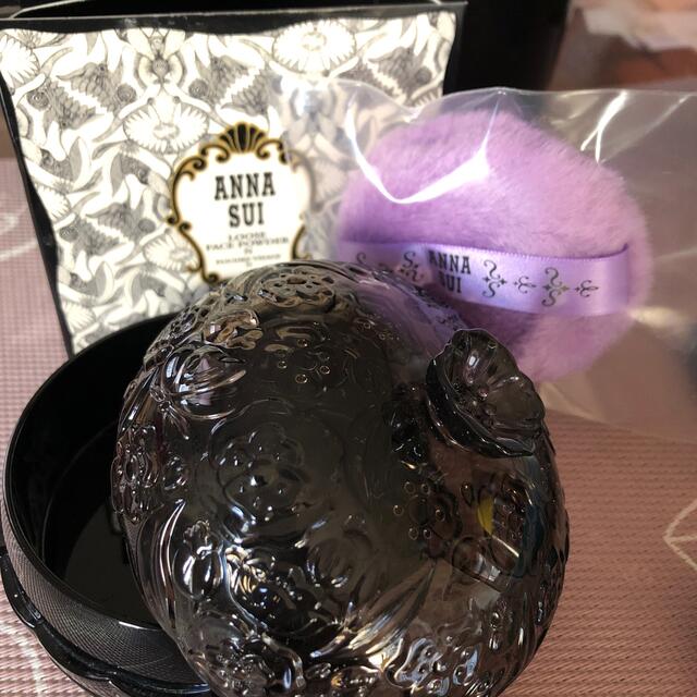 ANNA SUI(アナスイ)のモカ様専用　アナスイパウダーケースとパフ コスメ/美容のコスメ/美容 その他(その他)の商品写真