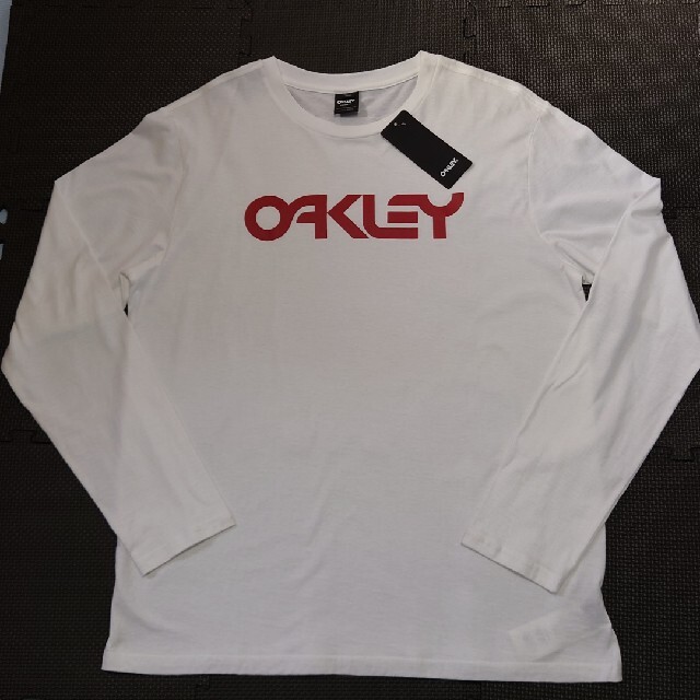 Oakley(オークリー)のオークリー ロゴプリント 長袖Tシャツ 新品タグ付き メンズのトップス(Tシャツ/カットソー(七分/長袖))の商品写真