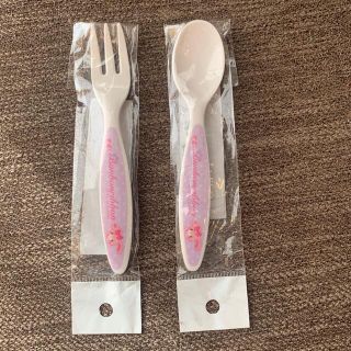 ボンボンリボン(ぼんぼんりぼん)の未使用品　ぼんぼんりぼん　スプーン　フォーク　子供　プラスチック食器　36(スプーン/フォーク)