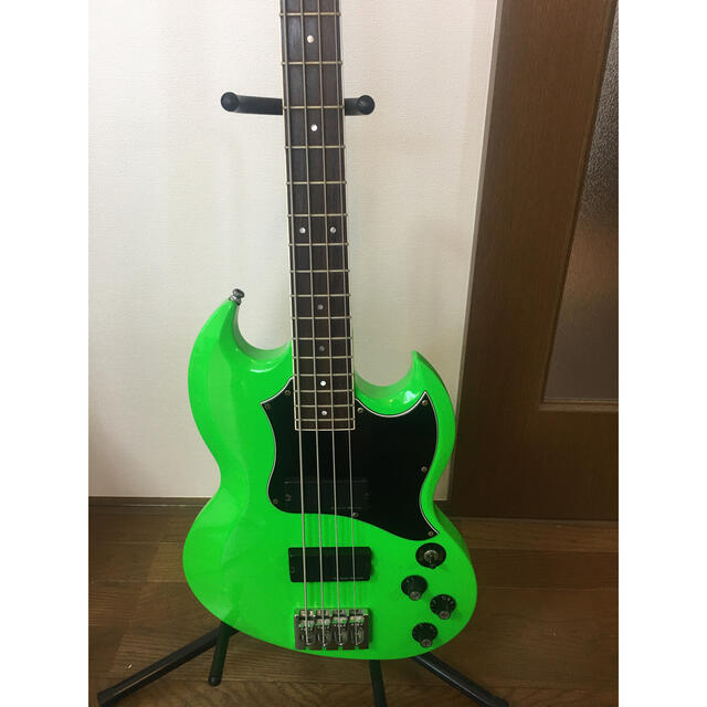 ESP(イーエスピー)のESP VIPER BASS 特注　オーダー色　ライムグリーン 楽器のベース(エレキベース)の商品写真