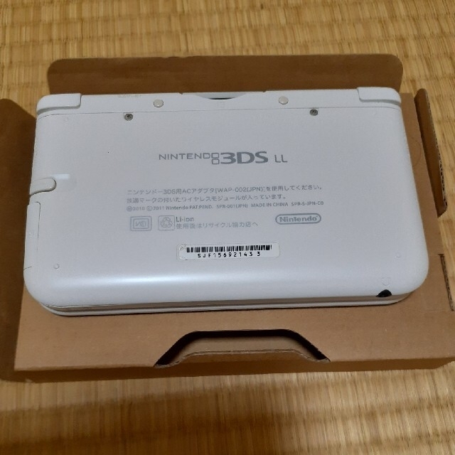 任天堂(ニンテンドウ)のNintendo 3DS  LL 本体 ホワイトとソフト エンタメ/ホビーのゲームソフト/ゲーム機本体(携帯用ゲーム機本体)の商品写真