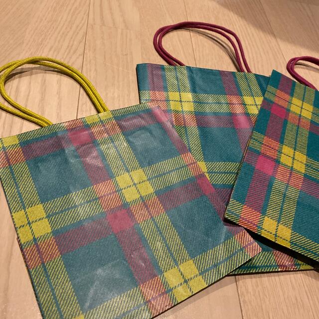伊勢丹　紙袋　３枚 レディースのバッグ(ショップ袋)の商品写真