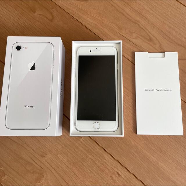 iPhone(アイフォーン)のiPhone 8 Silver 64 GB SIMフリー スマホ/家電/カメラのスマートフォン/携帯電話(スマートフォン本体)の商品写真