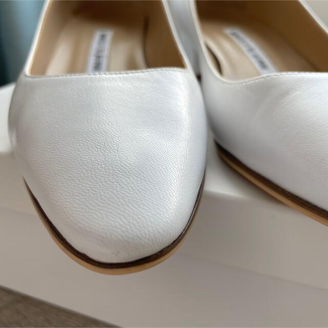MANOLO BLAHNIK(マノロブラニク)のマノロブラニク　パンプス　リストニー　白　サイズ36 レディースの靴/シューズ(ハイヒール/パンプス)の商品写真