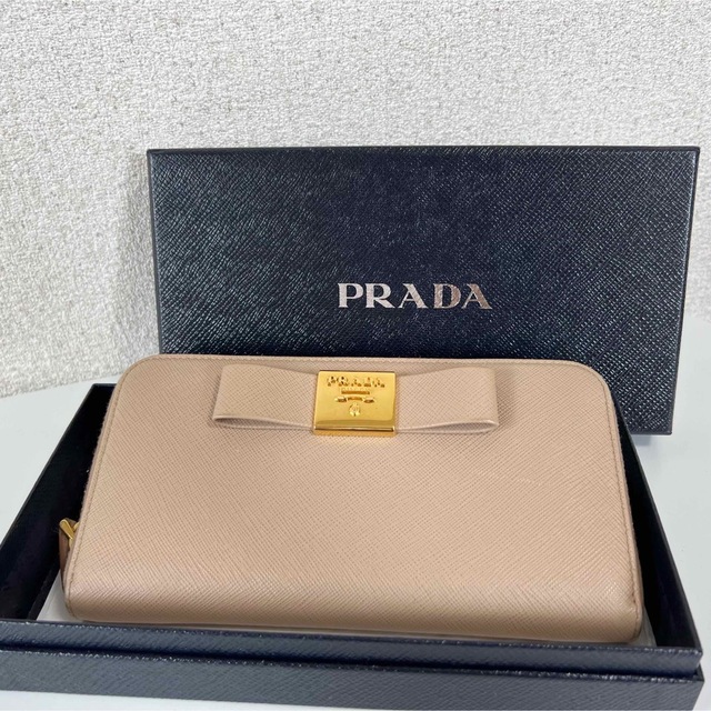 PRADA(プラダ)の即日発送　PRADA プラダ　リボン　カメオ　箱　ギャランティあり レディースのファッション小物(財布)の商品写真