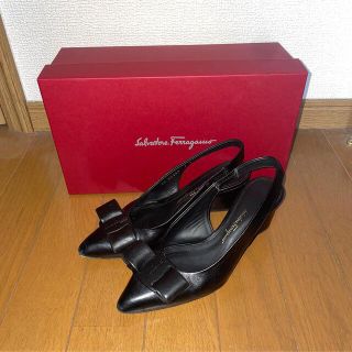 サルヴァトーレフェラガモ(Salvatore Ferragamo)のフェラガモ　VIVA パンプス　リボン(ハイヒール/パンプス)