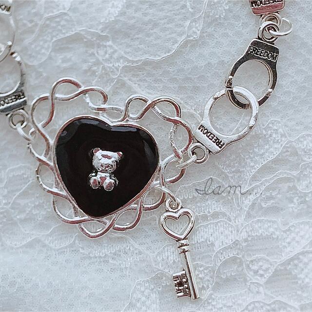 Restraint bear bracelet ハンドメイドのアクセサリー(ブレスレット/バングル)の商品写真