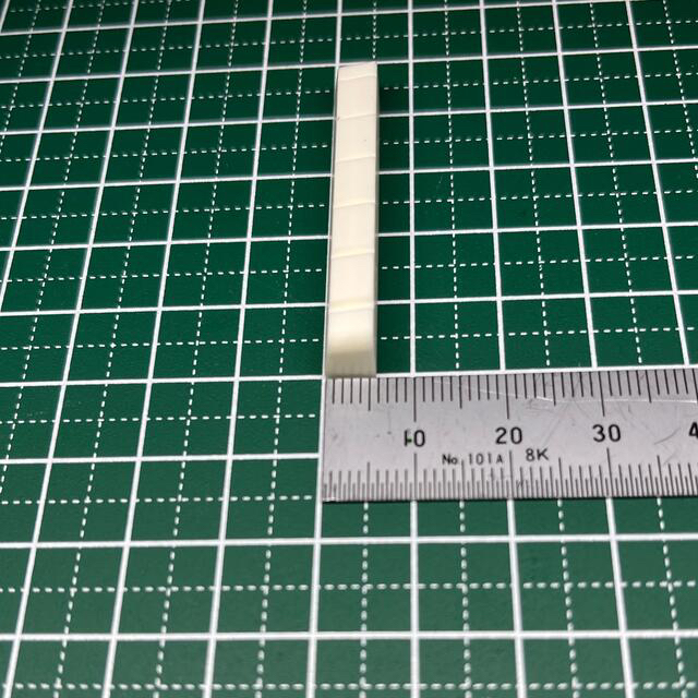 ナット 溝加工済み 牛骨 エレキギター 43×6×8.5mm 楽器のギター(パーツ)の商品写真