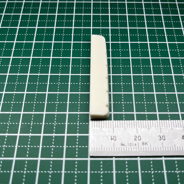 ナット 溝加工済み 牛骨 エレキギター 43×6×8.5mm 楽器のギター(パーツ)の商品写真