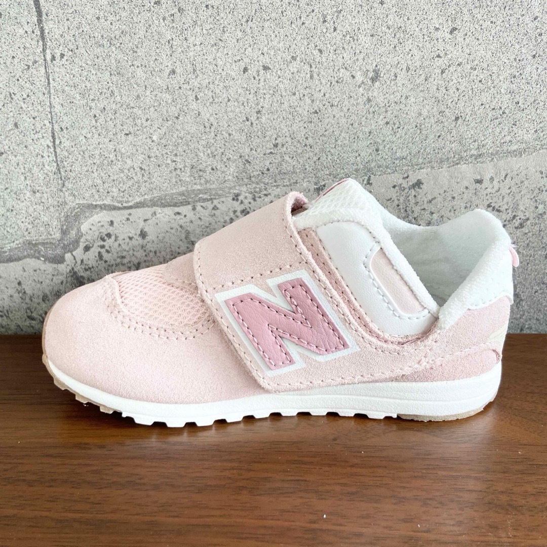 New Balance(ニューバランス)の【新品】14.5センチ ピンク ニューバランス スニーカー キッズ キッズ/ベビー/マタニティのベビー靴/シューズ(~14cm)(スニーカー)の商品写真