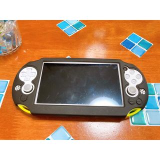 プレイステーションヴィータ(PlayStation Vita)のPlayStation®Vita Wi-Fiモデル ライムグリーン/ホワイト(携帯用ゲーム機本体)