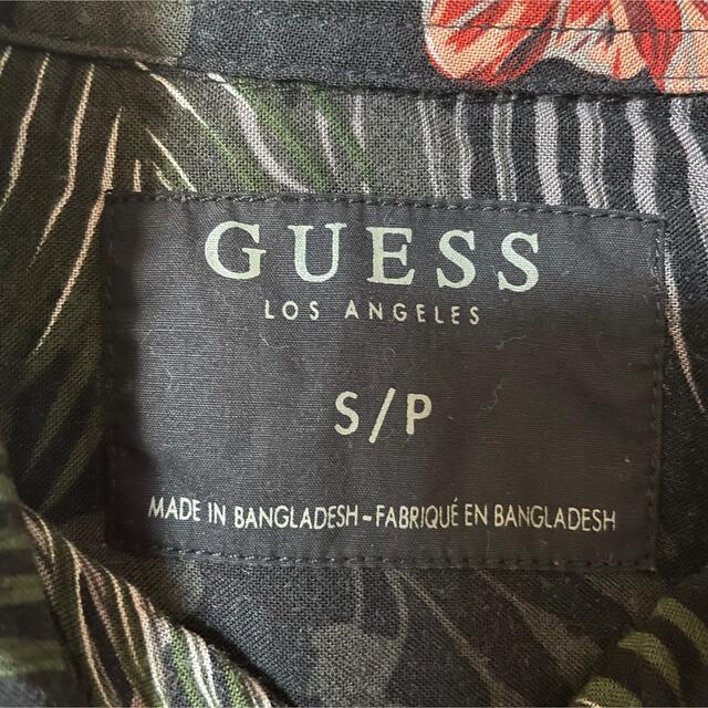 GUESS(ゲス)のGUESS  ゲス　アロハ　花柄　シャツ　S メンズのトップス(シャツ)の商品写真
