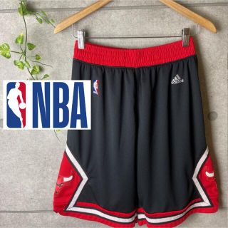 アディダス(adidas)のアディダス　NBA公式　シカゴブルズ　ハーフパンツ　バスパン　M(ショートパンツ)