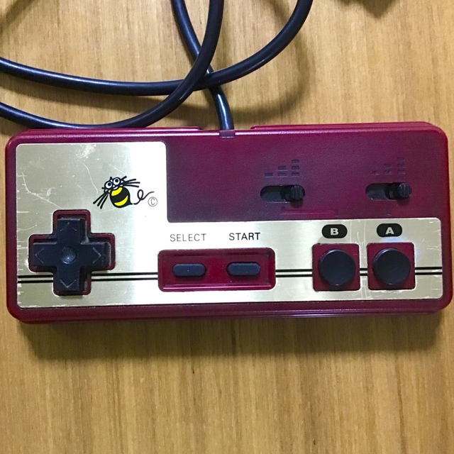 ファミリーコンピュータ(ファミリーコンピュータ)のファミコン 連射 コントローラー HC 62-4 エンタメ/ホビーのゲームソフト/ゲーム機本体(その他)の商品写真