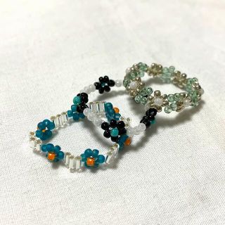 ハンドメイド　handmade カラフルフラワービーズリング🤍おまけリング付き(リング)