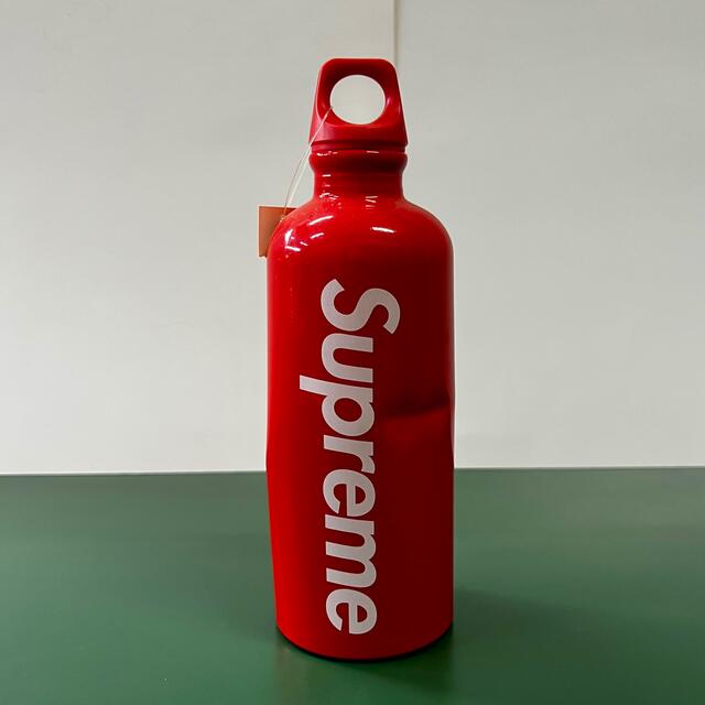 Supreme(シュプリーム)のSupreme SIGG Traveller 0.6L Water Bottle インテリア/住まい/日用品の日用品/生活雑貨/旅行(日用品/生活雑貨)の商品写真