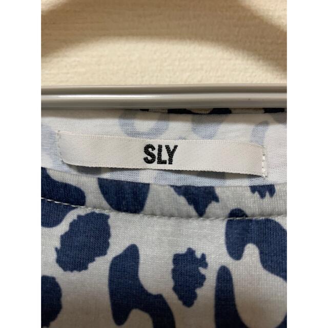 SLY(スライ)の【送料込み！SLY 未使用】SLY レディース青色ヒョウ柄Tシャツ レディースのトップス(Tシャツ(半袖/袖なし))の商品写真