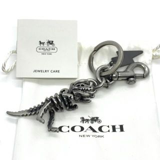 コーチ(COACH)のCOACH レキシー 恐竜 キーホルダー(バッグチャーム)(キーホルダー)