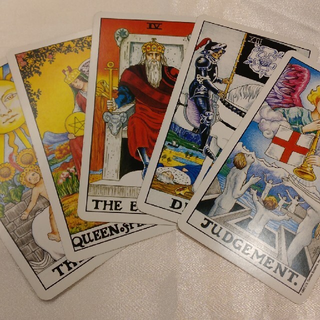 UNIVERSAL WAITE TAROT DECK エンタメ/ホビーの本(洋書)の商品写真