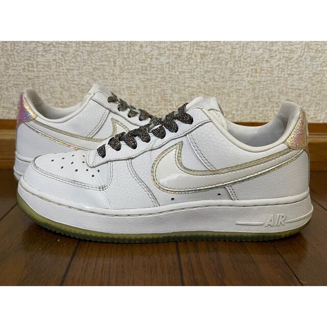 NIKE(ナイキ)のNIKE WMNS AIR FORCE 1 ’07 PREMIUM 23.0cm レディースの靴/シューズ(スニーカー)の商品写真