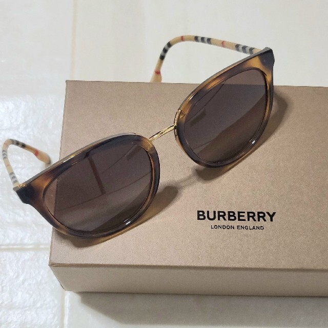 BURBERRY(バーバリー)の【GWセール】バーバリー サングラス ブラウン BE4316 試着のみ レディースのファッション小物(サングラス/メガネ)の商品写真