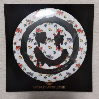 WORLD WIDE LOVE! - ワーラブ 缶バ