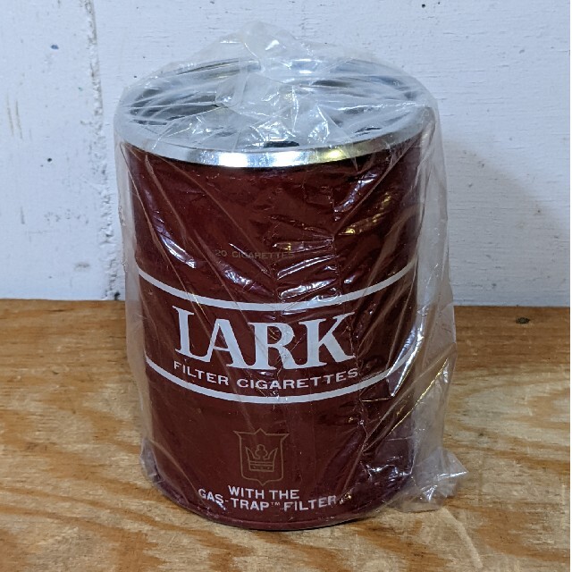 昭和レトロ 赤色 Larkラーク灰皿缶 未使用品 当時物