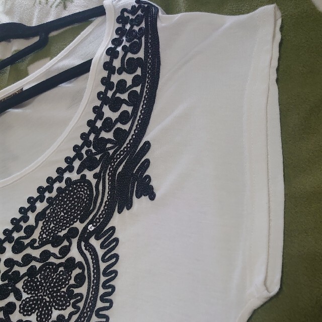 Bou Jeloud(ブージュルード)のBou Jeloud フレンチスリーブ刺繍Tシャツ♪ レディースのトップス(Tシャツ(半袖/袖なし))の商品写真