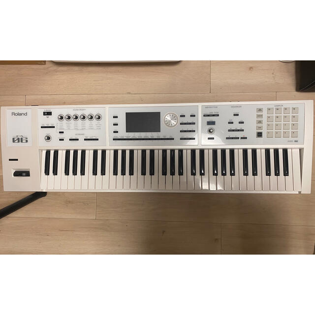 Roland(ローランド)のRoland fa06 ホワイト シンセサイザー 楽器の鍵盤楽器(キーボード/シンセサイザー)の商品写真