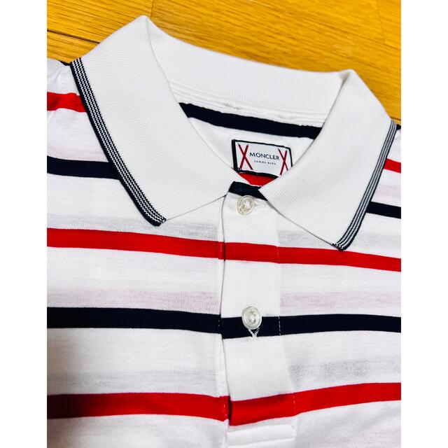 MONCLER(モンクレール)の【新品未使用品】モンクレール ガムブルー ポロシャツ ホワイト XL メンズのトップス(ポロシャツ)の商品写真