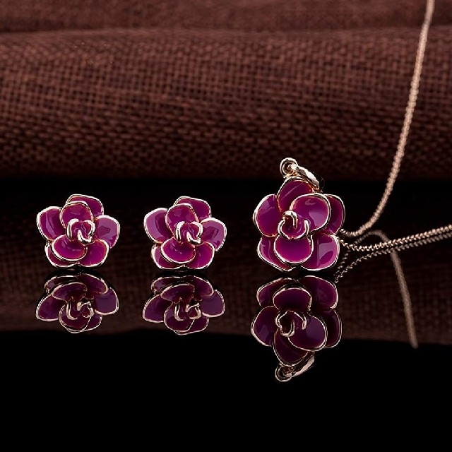 ♡紫薔薇♡　カメリア　ネックレス＆ピアスセット　ローズ レディースのアクセサリー(ネックレス)の商品写真