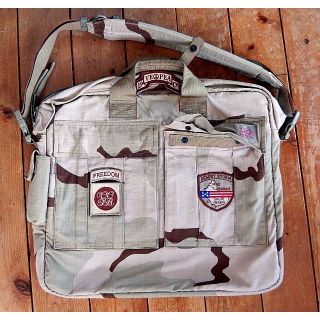 ハーヴェストレーベル(HARVEST LABEL)のMilitary Briefcase A3サイズ1997 Desert Camo(ショルダーバッグ)