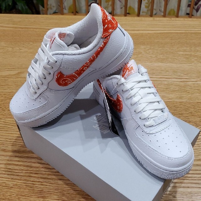 大特価 NIKE ペイズリー