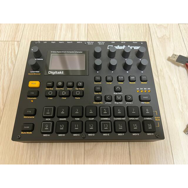 【スッタニ様専用】ELEKTRON Digitaktドラムマシン&サンプラー 楽器の鍵盤楽器(キーボード/シンセサイザー)の商品写真