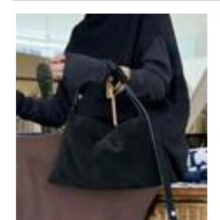 アパルトモンドゥーズィエムクラス(L'Appartement DEUXIEME CLASSE)のSIMON MILLER  バッグ 【CALF Suede Bag】Black (ハンドバッグ)