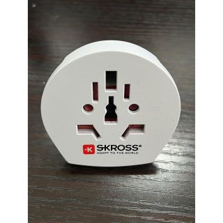 スイス発スタイリッシュ"SKROSS "ワールドアダプター(変圧器/アダプター)