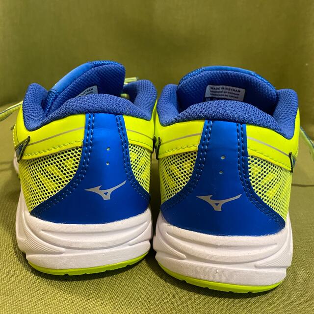 MIZUNO(ミズノ)のdolphin様専用MIZUNO SPEED STUDS ひも靴　22.5センチ キッズ/ベビー/マタニティのキッズ靴/シューズ(15cm~)(スニーカー)の商品写真