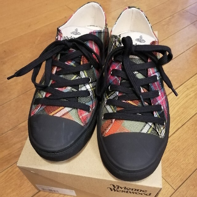 Vivienne Westwood(ヴィヴィアンウエストウッド)のヴィヴィアンウエストウッド　公式通販購入　チェックスニーカー　サイズ41 メンズの靴/シューズ(スニーカー)の商品写真